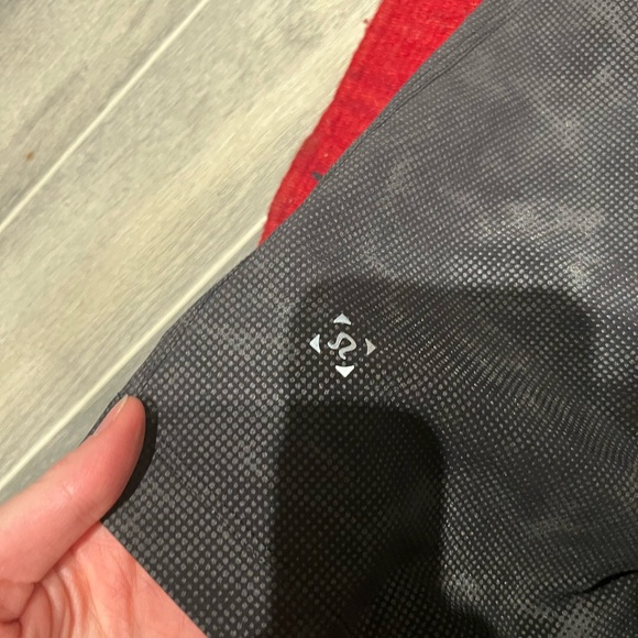 Lululemon T.H.E. Short 9” Linerless - Picture 4 of 4